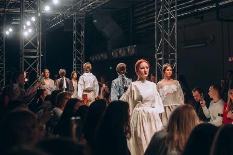 В Тюмени открылась выставка о моде XX века