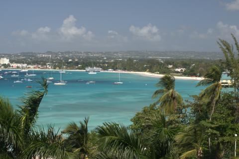 Барбадос в январе попадает в сухой сезон и подходит для пляжного отдыха — Daily Express