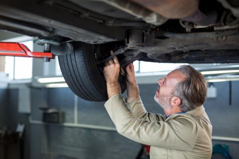 Подвеска автомобиля: основные причины износа и способы диагностики