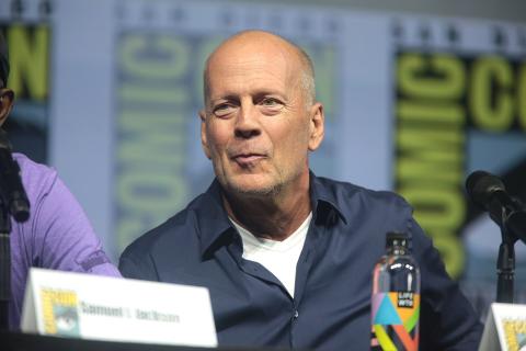 Эмма Хеминг рассказала, что заикание Брюса Уиллиса стало первым симптомом деменции Эмма Хеминг рассказала, что заикание Брюса Уиллиса стало первым симптомом деменции