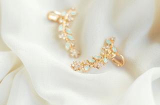 В тренде украшения с минималистичным стилем и винтажные элементы — стилисты