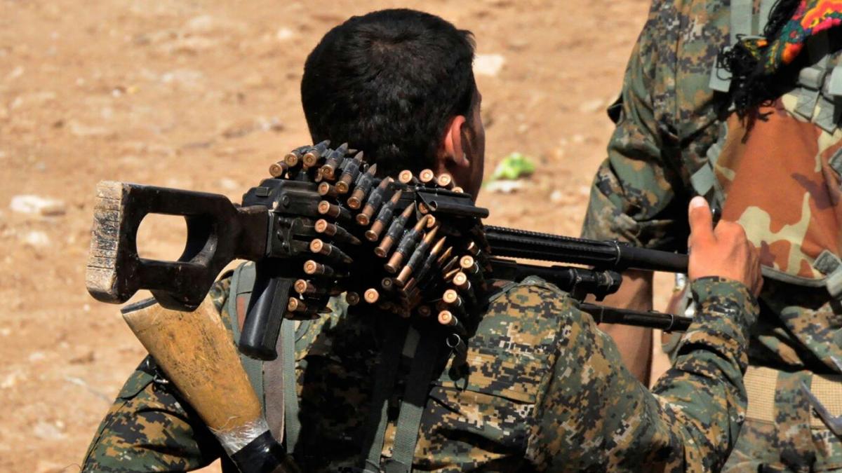 Kurdish YPG Fighter (19633963833)