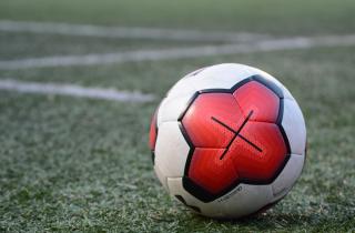 Простая тренировка с мячом заменяет час кардио — отметила тренер Эрин Курдила