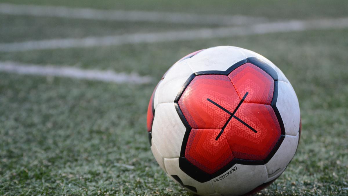 Футбольный мяч