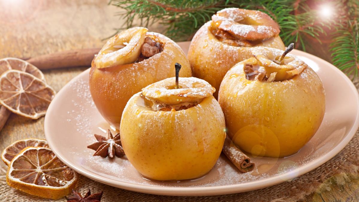 Печёные яблоки с мёдом и орехами