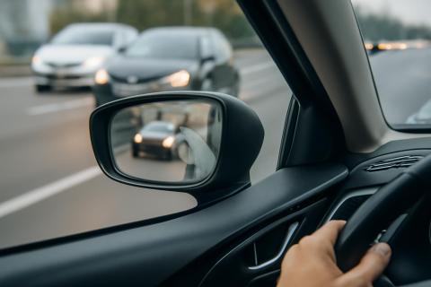 Агрессия на дорогах: две трети российских водителей сталкиваются с грубостью — исследование Автокода и Ренессанс Страхования