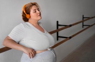 Menopause: абдоминальный жир после менопаузы связан с ухудшением памяти и внимания