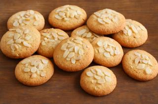 Миндальные печенья с мандарином готовят по зимнему рецепту к праздникам — шеф-повар