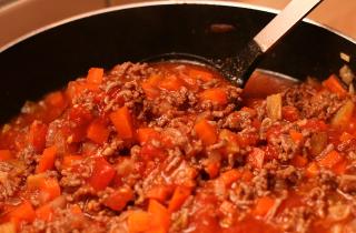 Гуляш в мультиварке стал популярным блюдом среди семей — The Kitchn