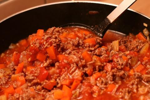 Гуляш в мультиварке стал популярным блюдом среди семей — The Kitchn