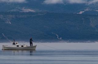 МЧС: На Сахалине третий день ищут двух рыбаков в заливе Терпения