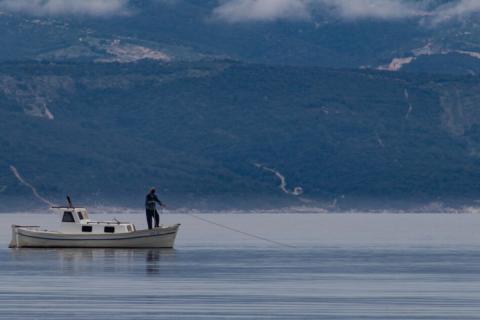 МЧС: На Сахалине третий день ищут двух рыбаков в заливе Терпения
