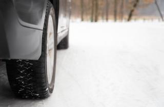 Шины теряют 20% шипов из-за неправильной обкатки — шиномонтажник