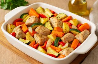 Индейка в сливочно-грибном соусе готовится в два этапа для сохранения сочности — повар