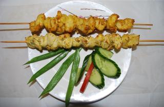 Маринад из кефира и лимонного сока делает куриную грудку мягкой для шашлыка — кулинары