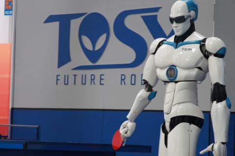 Андроид Xueba 01 поступил в аспирантуру Шанхайской театральной академии