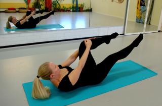 Статический пресс под углом 90 градусов улучшает контроль мышц — тренеры подчеркнули важность техники