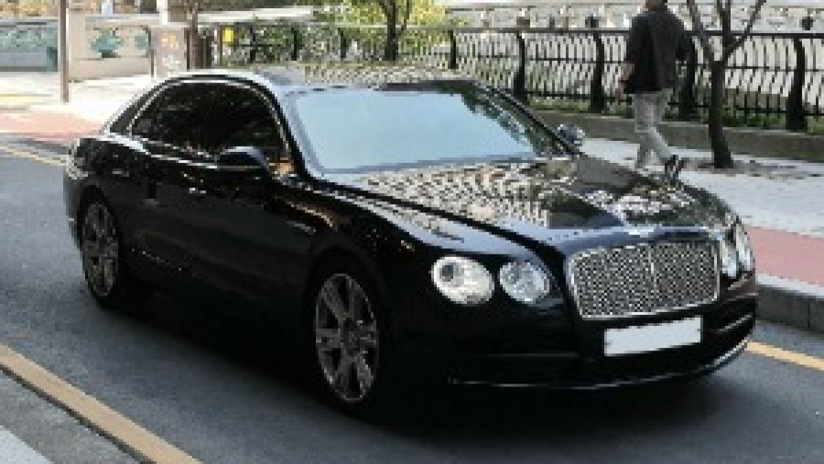 Bentley Flying Spur V8 II black (1)