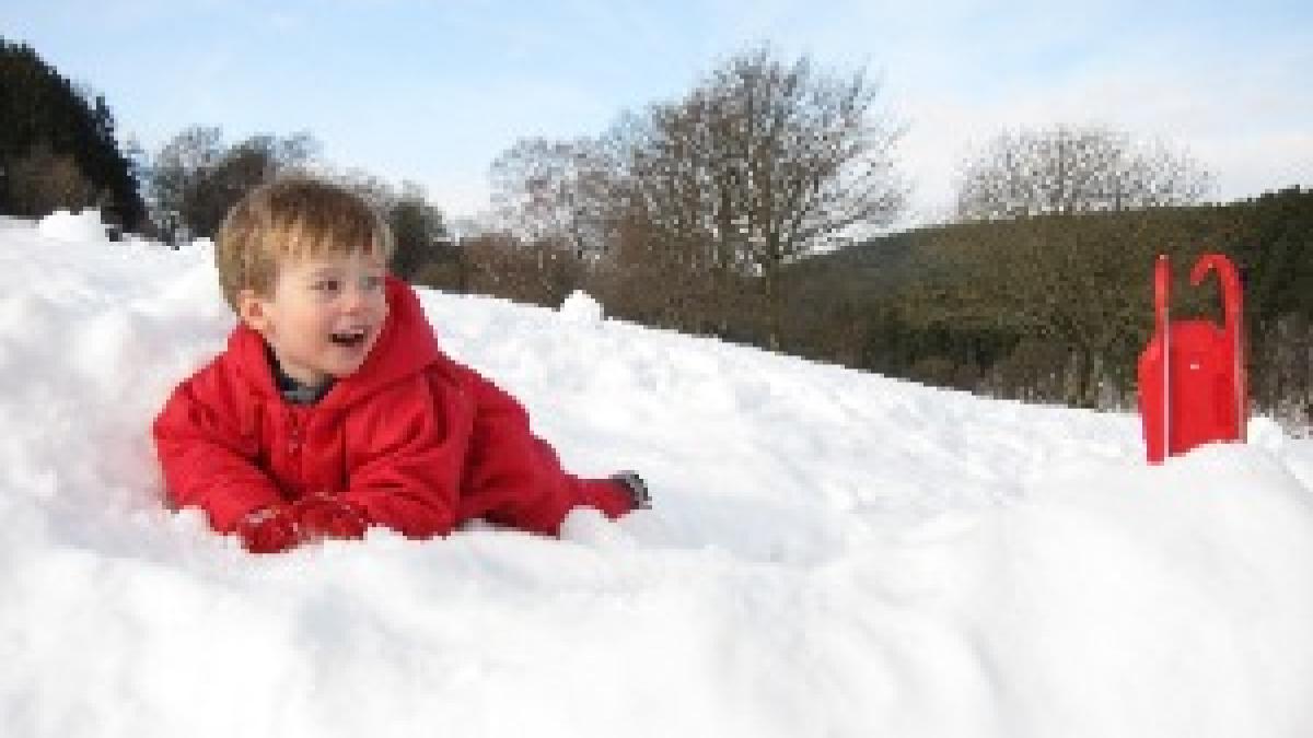 Boy in the snow (4338860856)