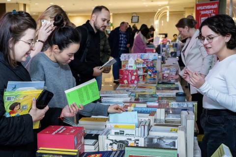 Количество книжных магазинов в России за два года сократилось на 11,3% — Ведомости