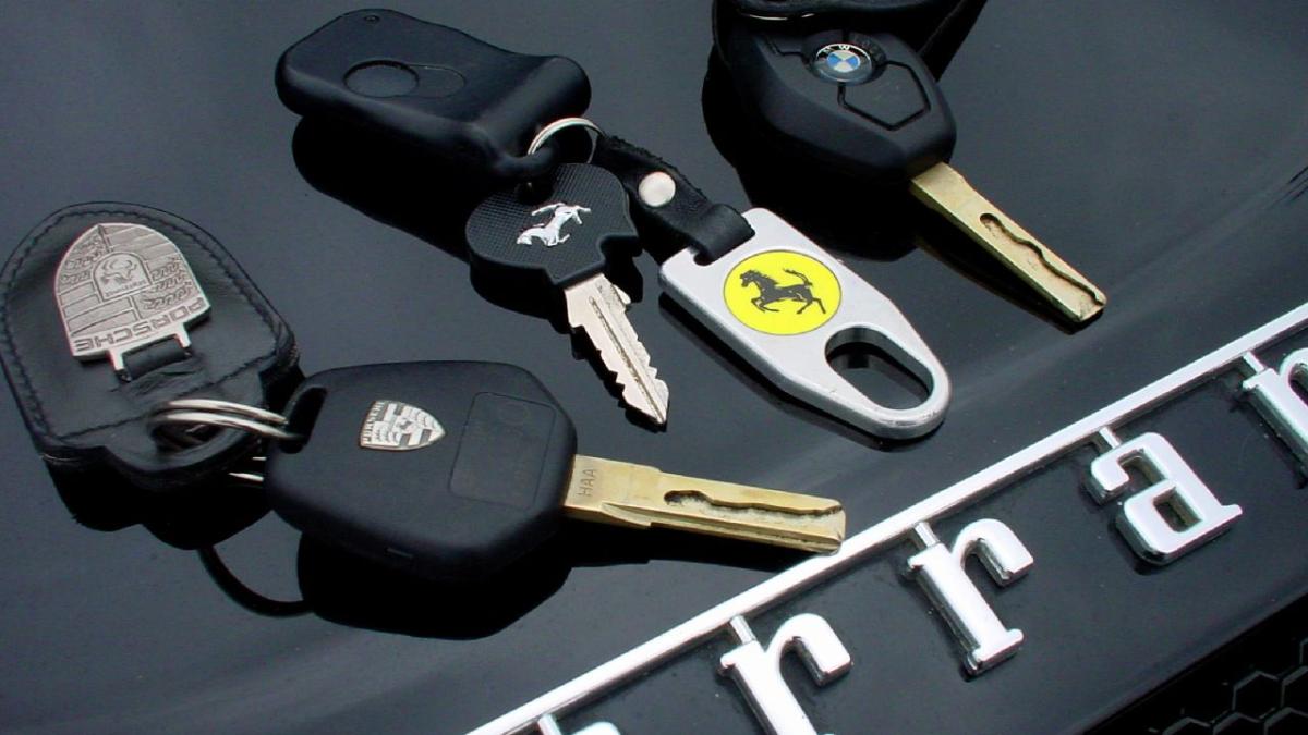 автомобильные ключи