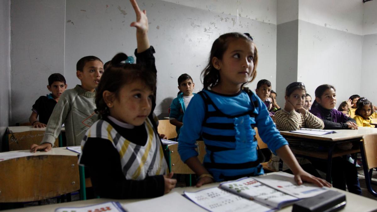 Syrian refugee children in a Lebanese school classroom (15101234827)