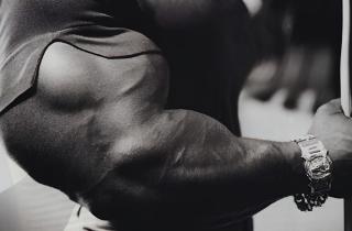 Спортсмен Александр Садовский собрал в единую систему свои программы по воркауту