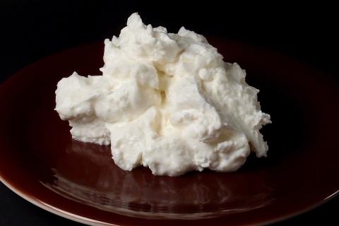 Диетолог Анна Гребнева: творог сочетает белок и кальций и подходит для полезных десертов