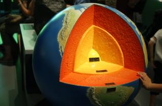 Спутники GRACE обнаружили аномалию в недрах Земли на глубине более 2000 километров