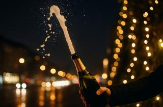 Кулинар Ирина Пакалова поделилась рецептами блюд с шампанским — от блинов до кекса