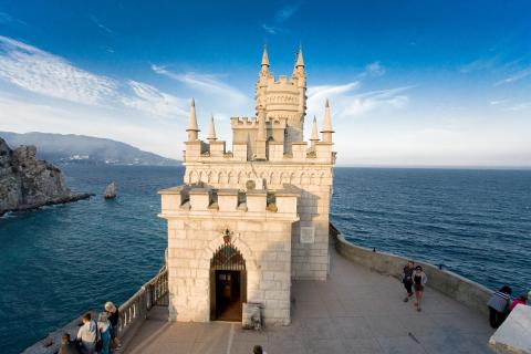 Туры в Крым переводят через Краснодар — сообщают в Интуристе