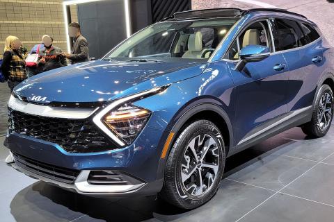 Kia Sportage Ace 2025 с кожаным салоном и панорамой появился в России от 3 млн рублей