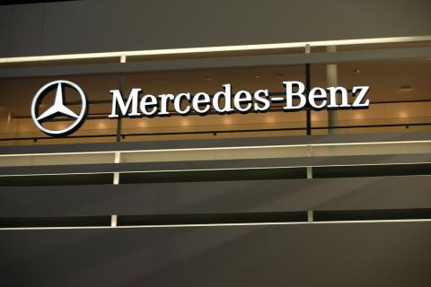 Прибыль Mercedes-Benz снизилась вдвое за девять месяцев 2025 года — данные отчетности Прибыль Mercedes-Benz снизилась вдвое за девять месяцев 2025 года — данные отчетности
