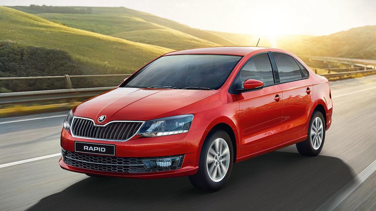 Красный автомобиль Skoda Rapid Красный автомобиль Skoda Rapid