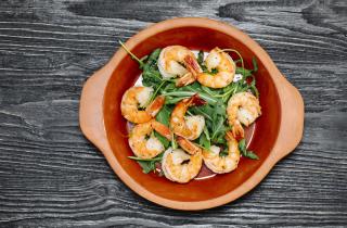 Больше не готовлю Цезарь: этот салат освежает лучше шампанского — идеальный рецепт для праздничного стола