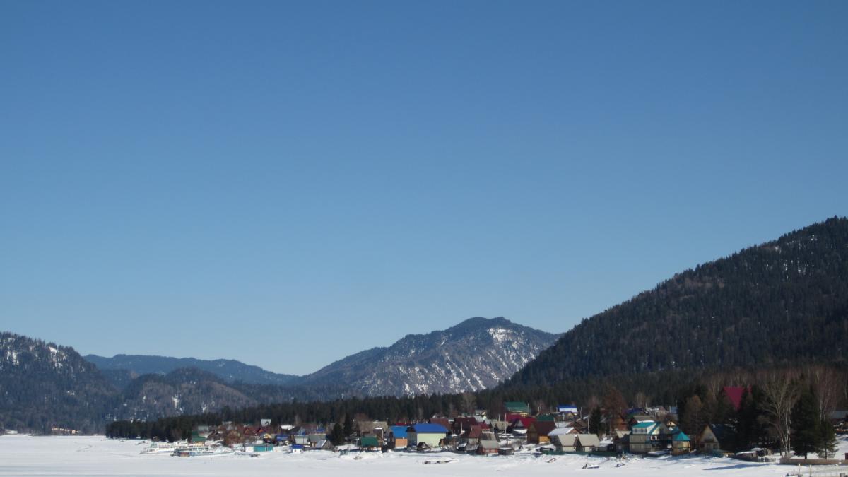 Телецкое озеро ранней весной Телецкое озеро ранней весной