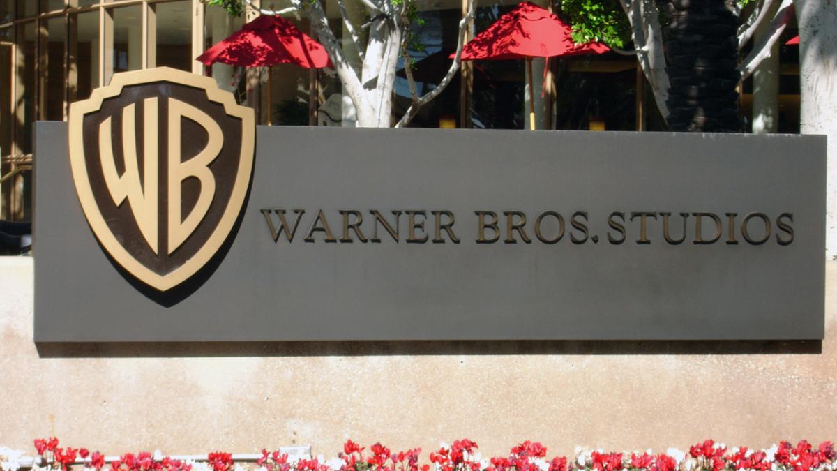 Логотип Warner Bros. Studios Логотип Warner Bros. Studios