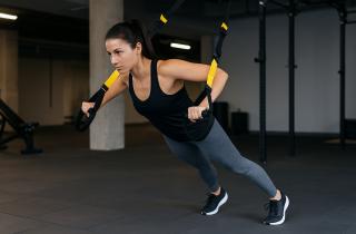 Тренер Никки Кимбро разработала комплекс упражнений для пресса — Gold’s Gym