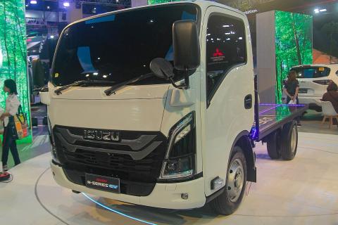 Isuzu запустит в Японии проект по быстрой замене батарей в электрофургонах Elf