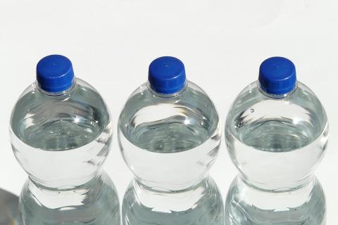 Упражнения с бутылкой воды против дряблости рук: как вернуть тонус мышцам после 50