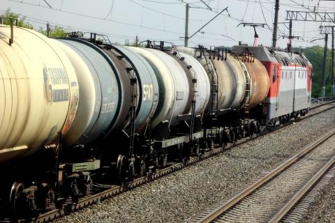 В Мурманской области на трассе Кола опрокинулся бензовоз с разливом 25 тонн топлива