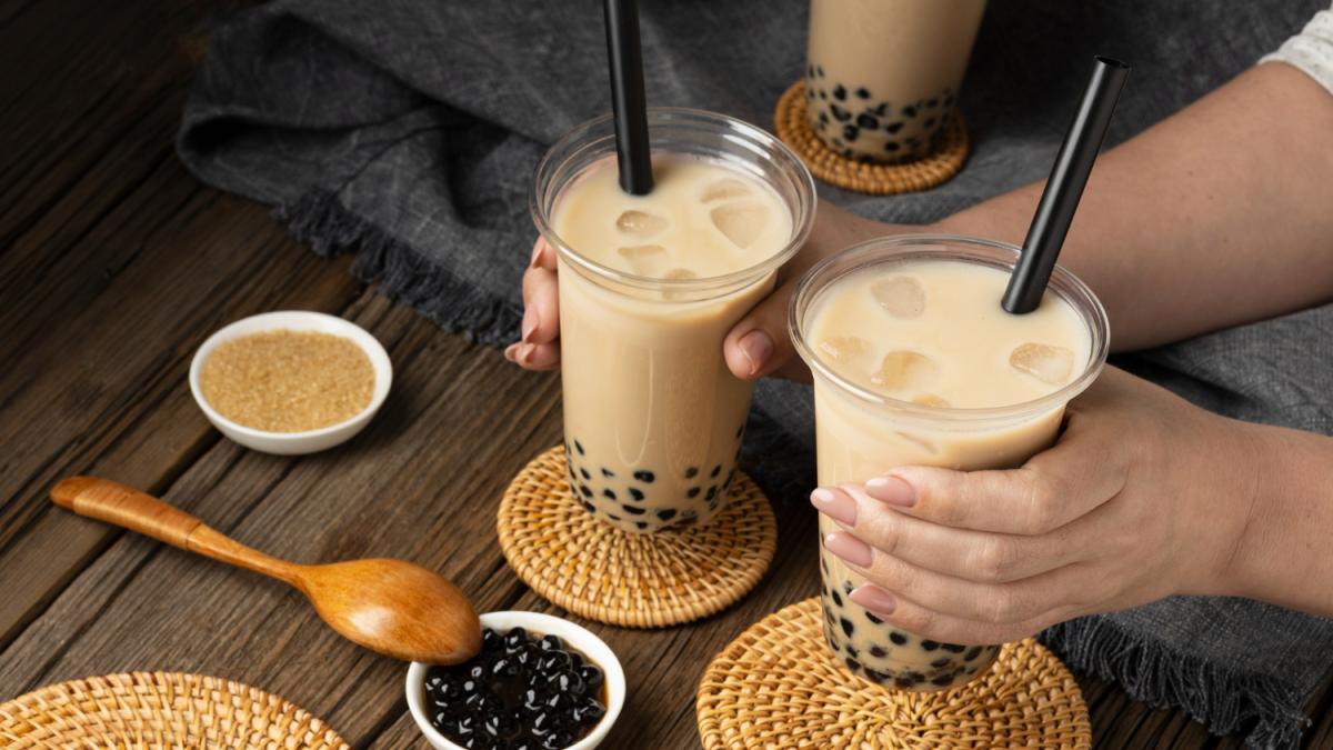 Чай - bubble tea с шариками тапиоки Чай - bubble tea с шариками тапиоки