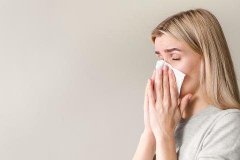 Несколько простых шагов — и весенние аллергии потеряли силу: как защитить кожу от вреда