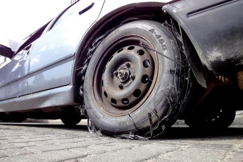 Поведение машины на мокрой дороге ухудшено из-за шин — автоэксперт