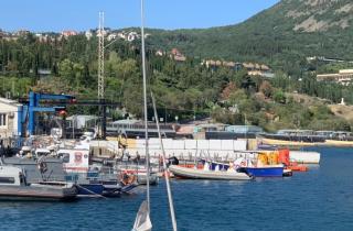 В петербургском метро открыли фотовыставку к 100-летию Артека