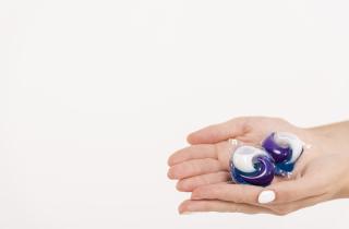 Гель или порошок для стирки: преимущества, недостатки и советы по выбору