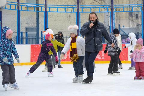 РИАН: На Красной площади в 20-й раз открылся ГУМ-каток