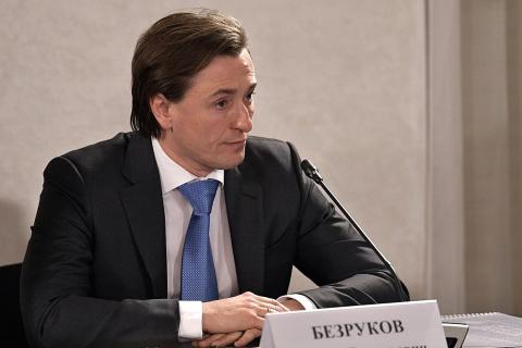 Сергей Безруков потребовал 500 тыс. рублей за продажу масок с его изображением — РИА Новости