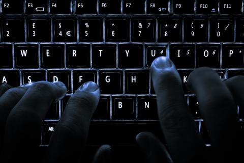 Azeron выпустила клавиатуру Keyzen с 32 клавишами и настройками под индивидуальные предпочтения