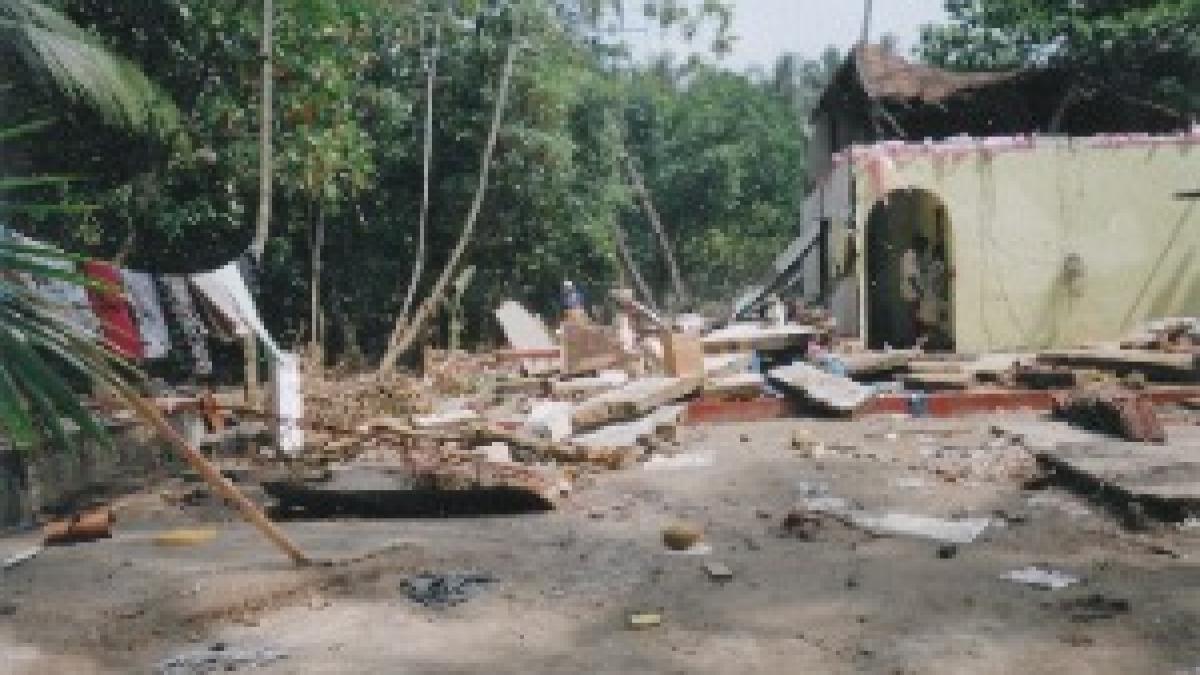 2004 Sri Lanka Tsunami 2 (16397795282)